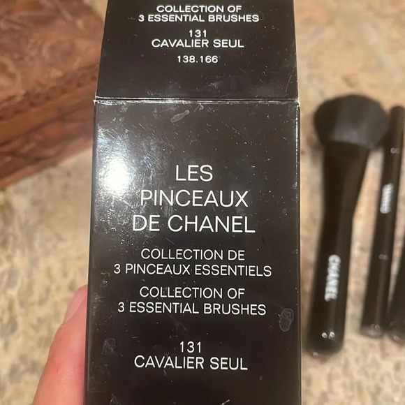 NWT Chanel Les Pinceaux De Chanel light green leather case with three brushes - Picture 15 of 16